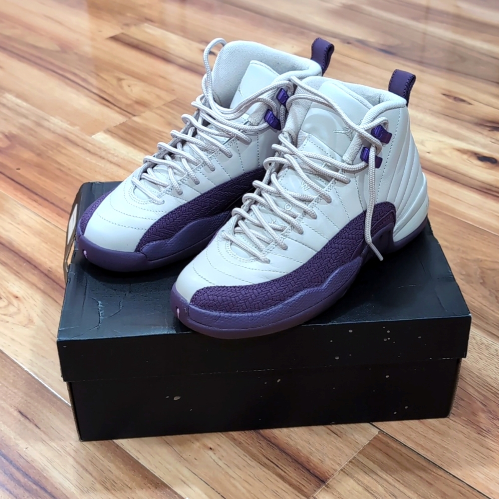 AIR JORDAN 12 RETRO (GS) desert sand size 6 Y or 7-7 1/2 W
